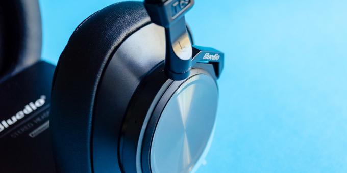 Langattomat kuulokkeet Bluedio Turbiini T6S: korvakupeissa muovista