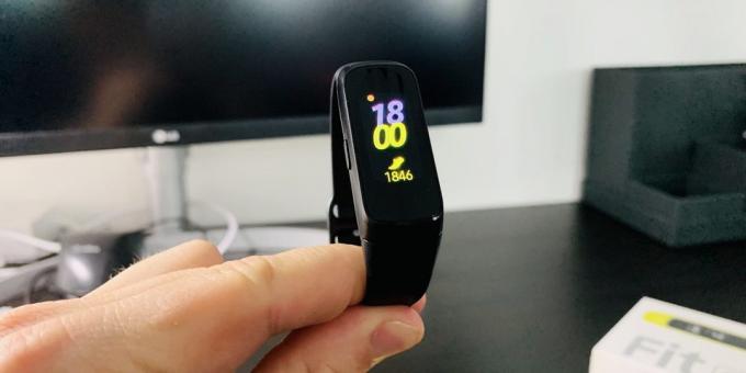 Katsaus Samsung Galaxy Fit ja Galaxy Fit E: Näyttö Galaxy Fit