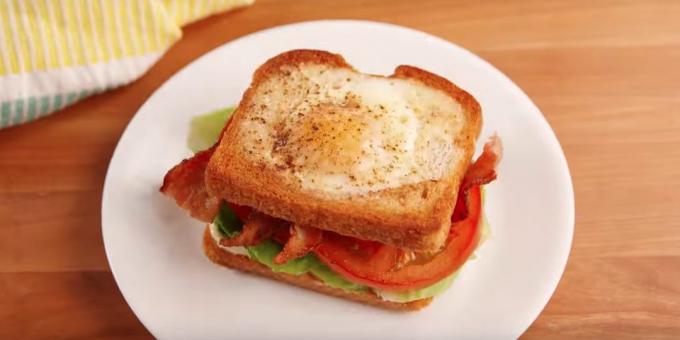 Resepti sandwich paistettua leipää, pekonia ja tomaattia
