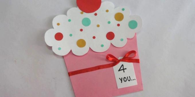 Kuinka tehdä lyhenevätyyppinen postikortti muffinssi syntymäpäivä käsillään