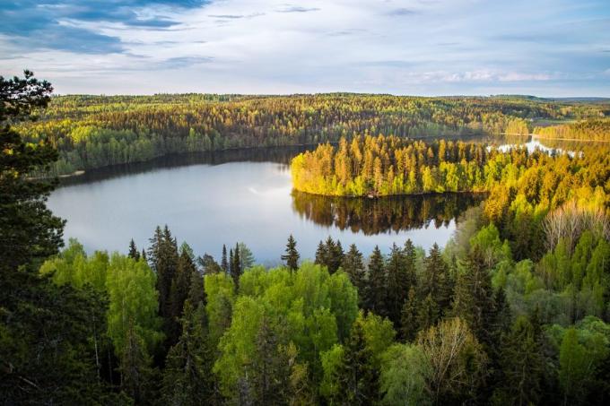 Suomi - maa tuhansien järvien