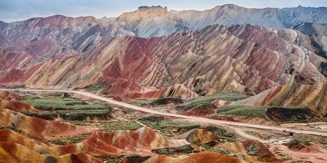 Aasian alueella tietoisesti houkuttelee matkailijoita: värillinen Hills Zhangye Danxia Geologian Park, Kiina
