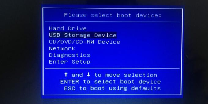 Jos haluat määrittää BIOSin käynnistymään USB -muistitikulta, valitse USB -tallennuslaite