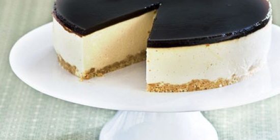 Cheesecakes reseptejä: Kahvi likööri juustokakku ilman Leivonta