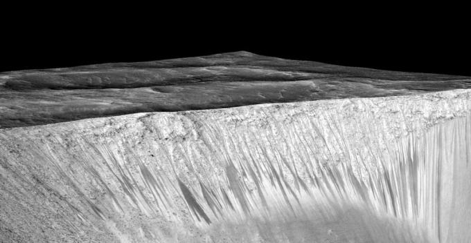 Vettä Mars esiintyy nestemäisessä muodossa