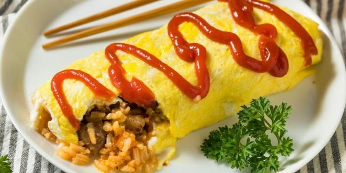 Omurice kanan kanssa