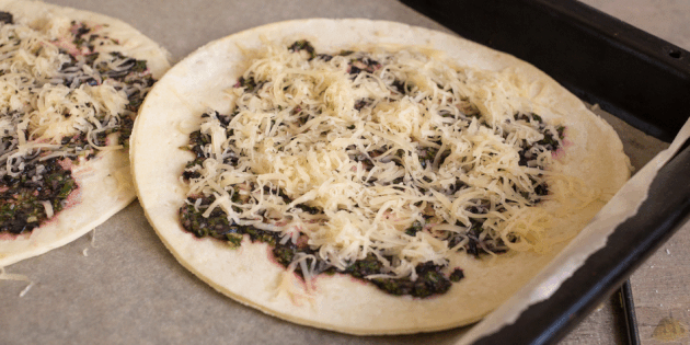 Tortilla-pizza: ruoanlaitto