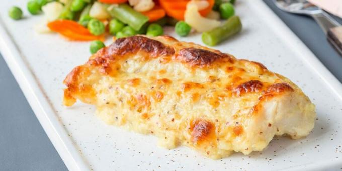 Uunissa juustolla ja majoneesilla paistettu kala
