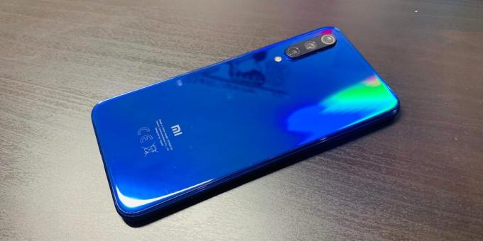 Xiaomi Mi 9 SE: Takapaneelin