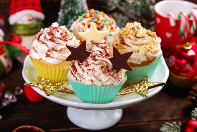 Mitä valmistautua uudenvuoden: rahka cupcakes kanssa suklaa