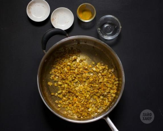 Kanan curry ananas: odota makua