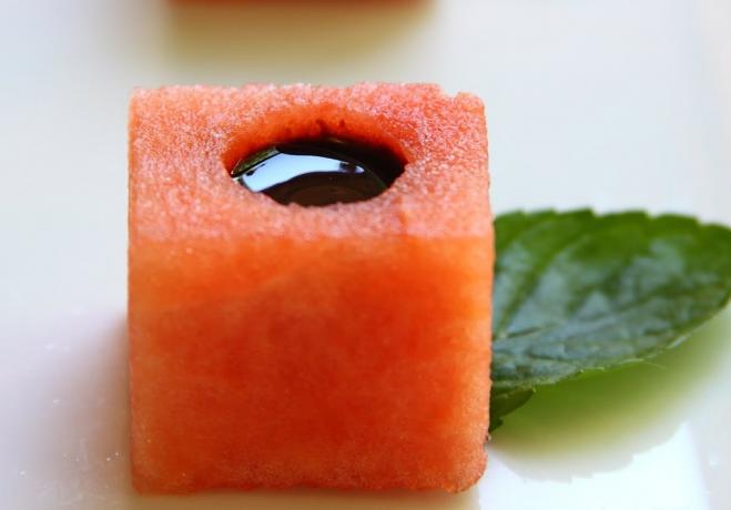 Ruokia vesimeloni: appetayzer kanssa balsamico lasite