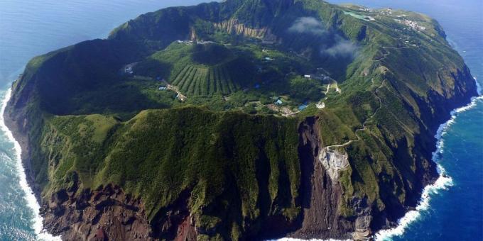 Aasian alueella ei ole turha houkutella matkailijoita: tulivuorisaari Aogasima, Japani