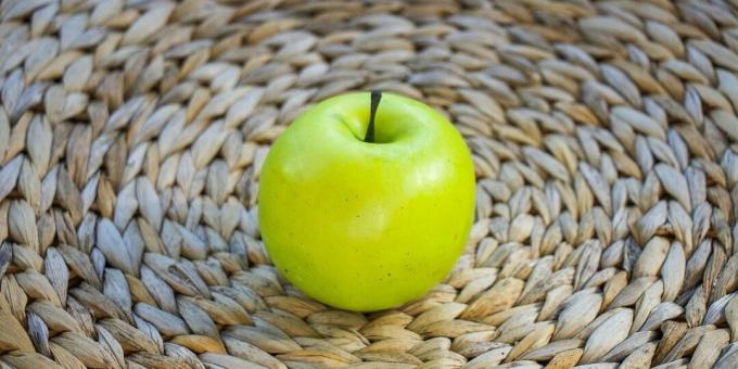 Kuinka päästä eroon valkosipulin ja sipulin tuoksusta suustasi: syö omena