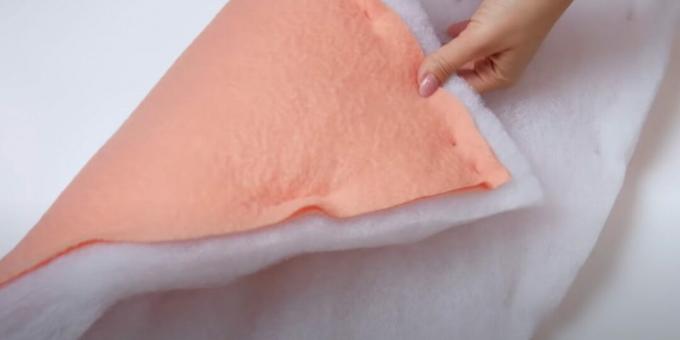 Kuinka ommella tee-se-itse-kissa sänky: leikkaa pehmusteinen polyesteri yläosaan