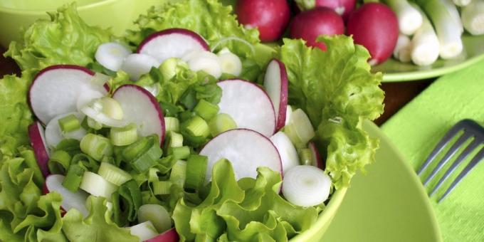 Salaatti retiisit ja ruohosipuli