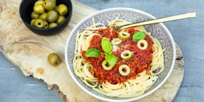 Kasvissyöjä pasta bolognese