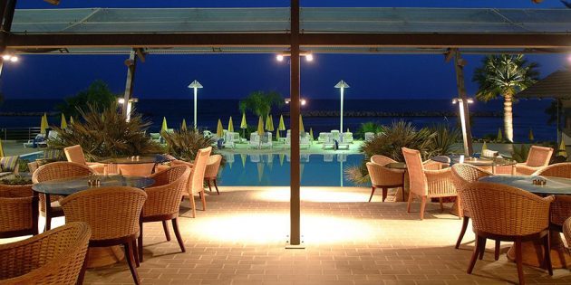 Hotellit lapsiperheille: Hotelli Palm Beach 4 *, Larnaka, Kypros