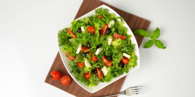 Feta-tomaattijuhlasalaatti: yksinkertainen resepti