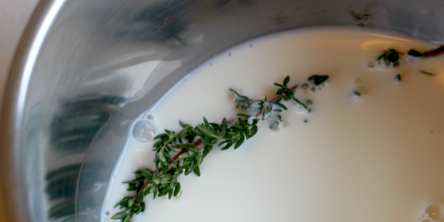 Miten kokki perunamuusia: Lisää yrtit maidon