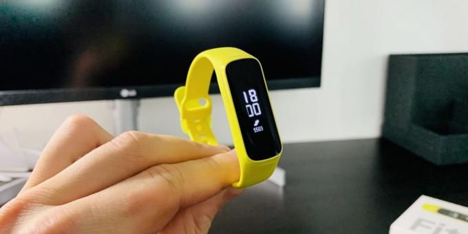 Katsaus Samsung Galaxy Fit ja Galaxy Fit E: Näyttö Galaxy Fit E