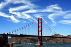 Untuvapilvet yli Golden Gate Bridge