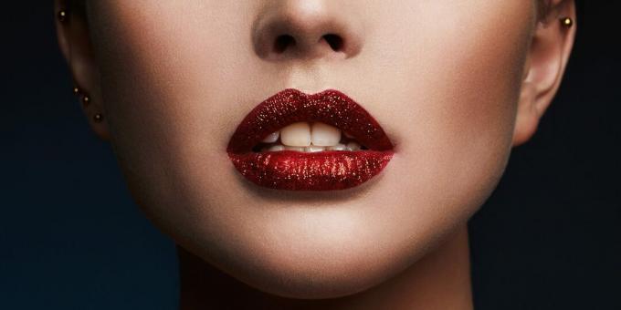 Glitter Lip Makeup: Käytä huulipunaa tahmealla viimeistelyllä