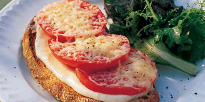 Resepti lämpimien voileipien tomaatti ja juustokastiketta