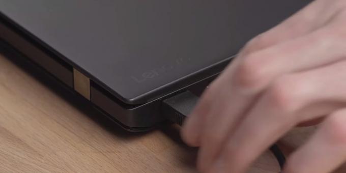 Kuinka kytkeä SSD kannettavaan tietokoneeseen: katkaise virta ja irrota kaapelit
