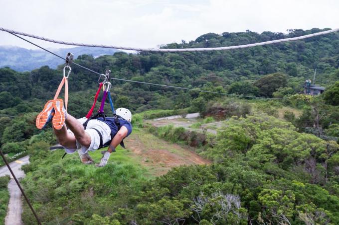 Minne mennä lomalle: ziplayn yli viidakon Costa Ricassa