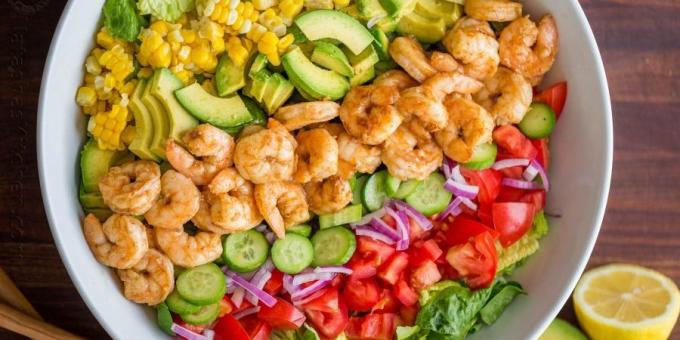 Miten kokki katkarapuja: Salaatti katkarapuja, maissi ja avokado