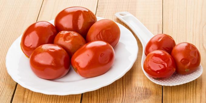 Miten säilöä tomaatteja yrteillä ja valkosipulilla
