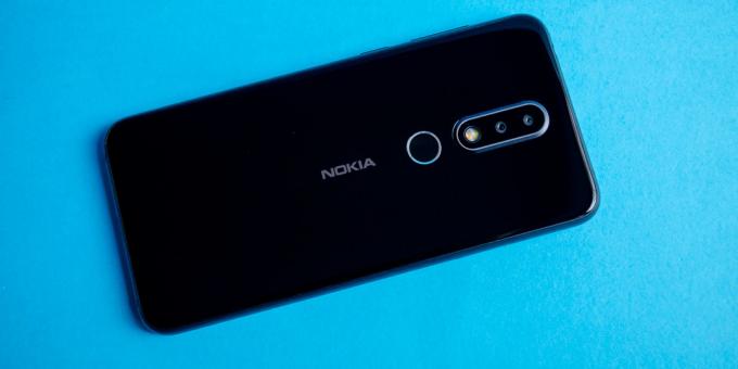 Katsaus Nokia 6.1 Plus: Takakansi