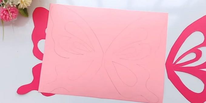 Synttärikortin omin käsin: Kiinnitä siivet vaaleanpunainen paperi- ja ympyrä