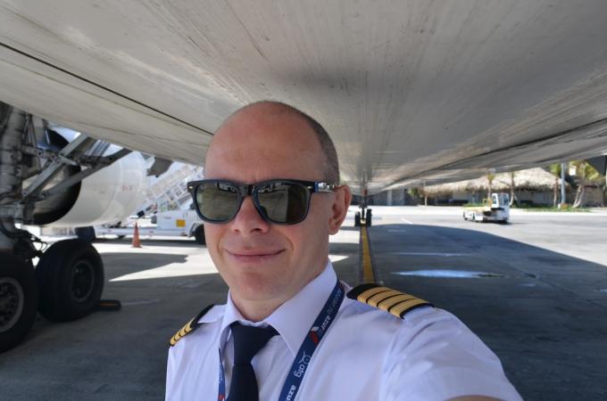 Andrew Gromozdin pilotti "Boeing" on demand ammatti