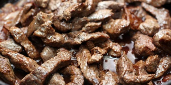  Miten kokki lihan uunissa: Naudanliha viipaleet, paistettu folioon 