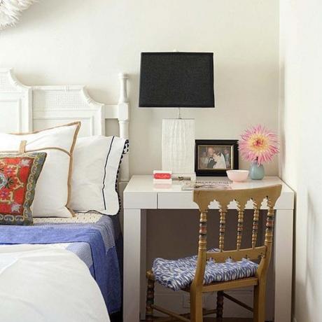 Suunnitella pieniä asuntoja: yöpöytä
