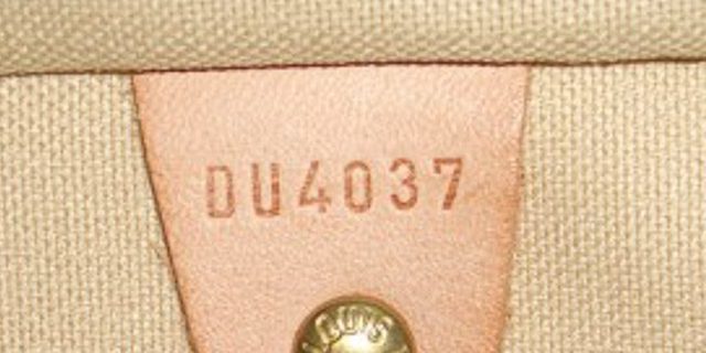 Alkuperäinen ja fake Louis Vuitton: sisällä on leimattava sarjanumero