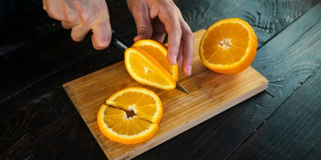 Aprikoosi ja appelsiinihillo: pilko appelsiinit