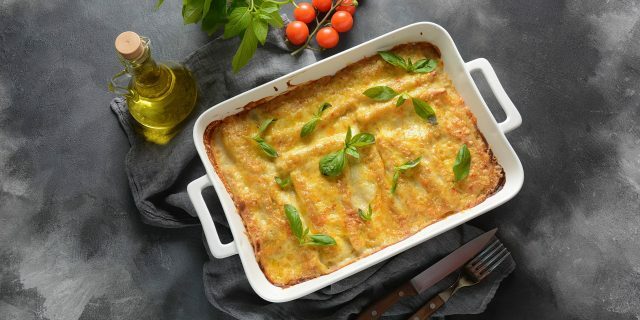 Cannelloni broilerin jauhelihalla bechamel-kastikkeella