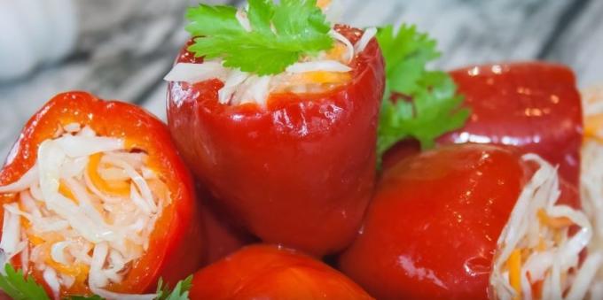 Reseptit: Marinoitu paprikat täytetyt kaalia ja porkkanaa