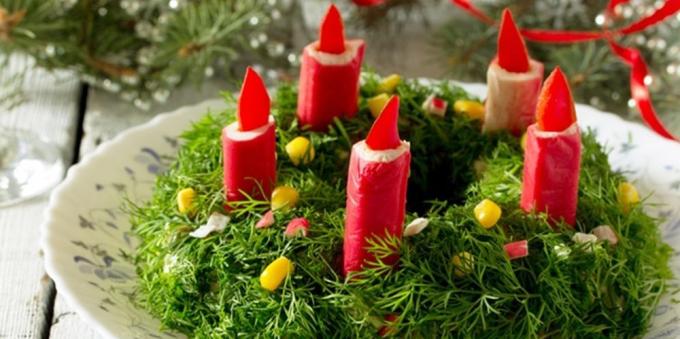 Joulu salaatteja: Salaatti taskurapu tikkuja "joulun seppele"