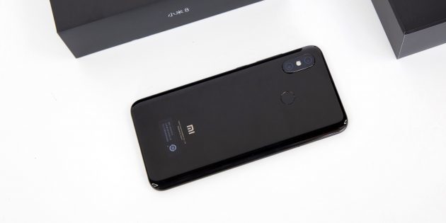 arvostelu Xiaomi Mi 8