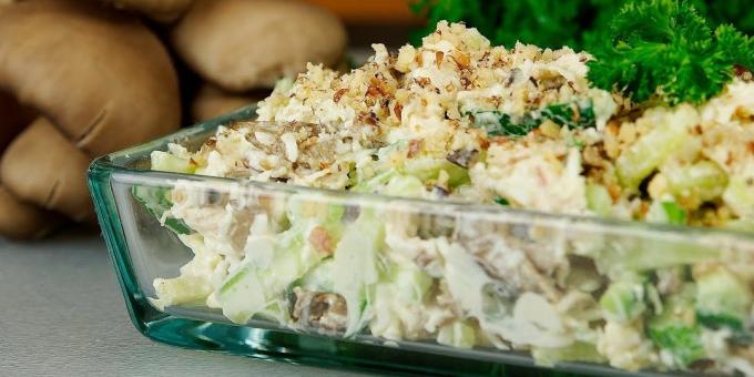 Salaatti sienet, kurkut ja munat: yksinkertainen resepti
