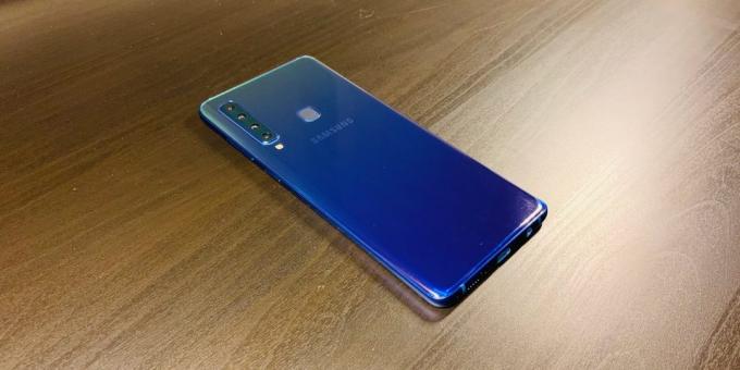 Samsung Galaxy A9: Takapaneelin