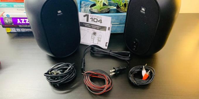 Kaiuttimet JBL One Sarja 104: laitteet