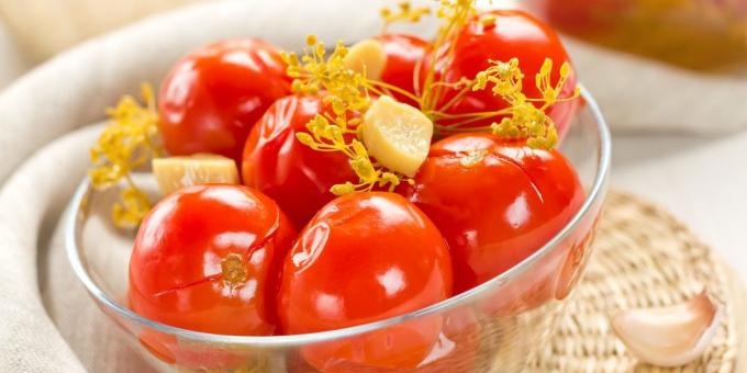 Miten säilöä tomaatit, valkosipuli, piparjuuri ja sinappi jyvät