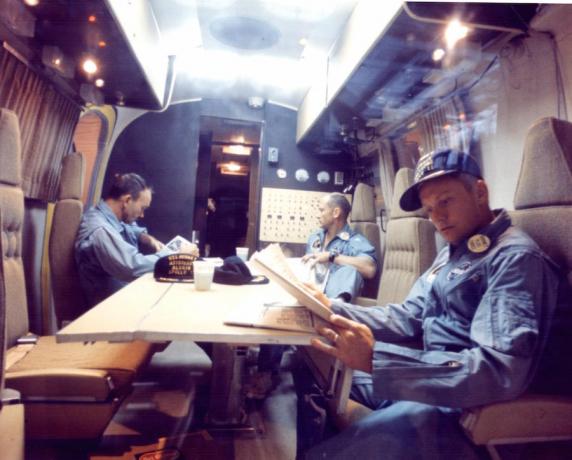 Jäähtyä autoja NASA: astronautit karanteeniyksikössä