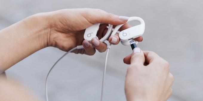 Apple esitteli päivitetyt Powerbeats-kuulokkeet. He työskentelevät 15 tuntia yhdellä latauksella