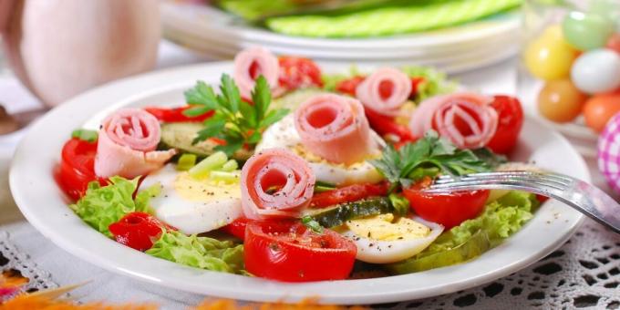 Salaatti kinkulla ja kananmunalla